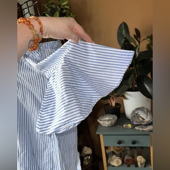 Live 4 Truth women’s off shoulder open back ruffle shirt stripped nwot small - Picture 3 of 4